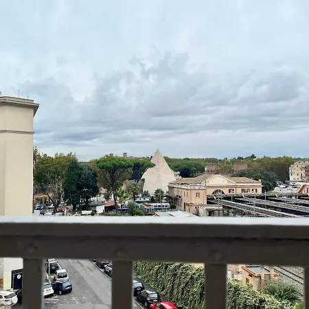 Apartment Pyramidhouse - 100mq With View - 2km From The Colosseum Rome