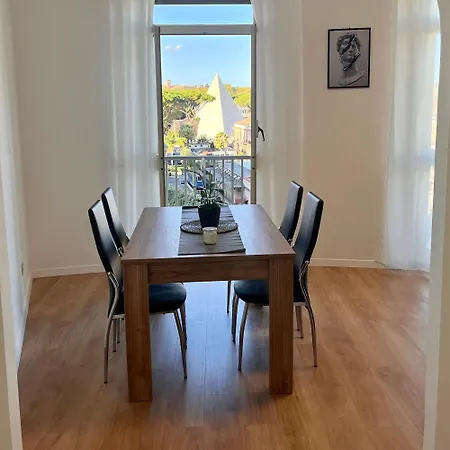 Pyramidhouse - 100mq With View - 2km From The Colosseum Rome