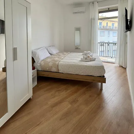 Apartment Pyramidhouse - 100mq With View - 2km From The Colosseum