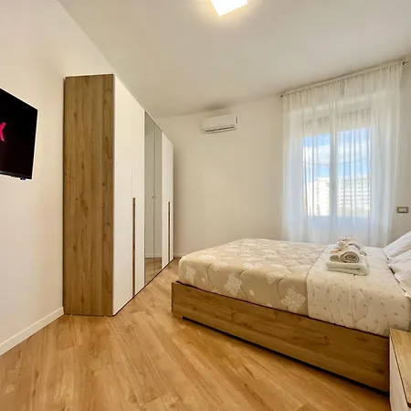 Apartment Pyramidhouse - 100mq With View - 2km From The Colosseum