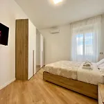 Апартаменты Pyramidhouse - 100mq With View - 2km From The Colosseum