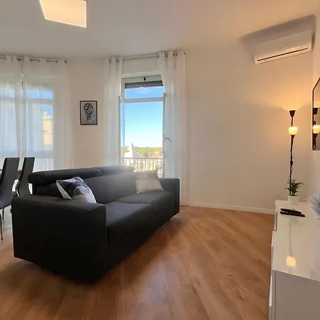 Pyramidhouse - 100mq With View - 2km From The Colosseum Апартаменты Рим