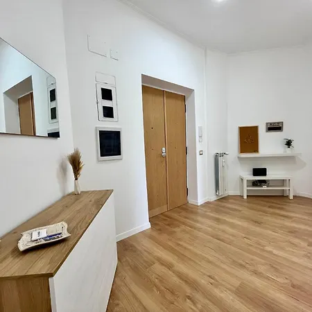 Pyramidhouse - 100mq With View - 2km From The Colosseum 아파트 로마