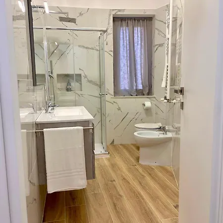 Pyramidhouse - 100mq With View - 2km From The Colosseum 아파트